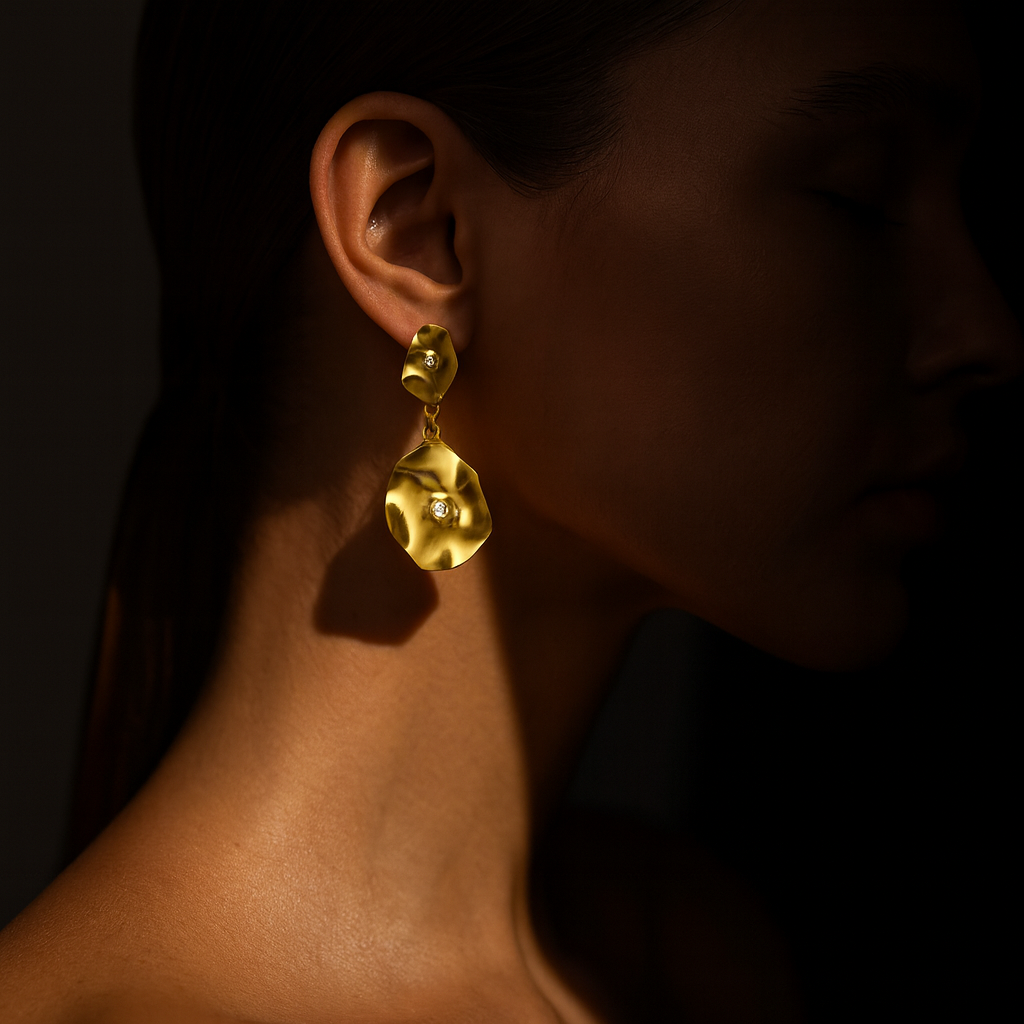 Brincos Irregulares Dourados com Zircónias Brancas