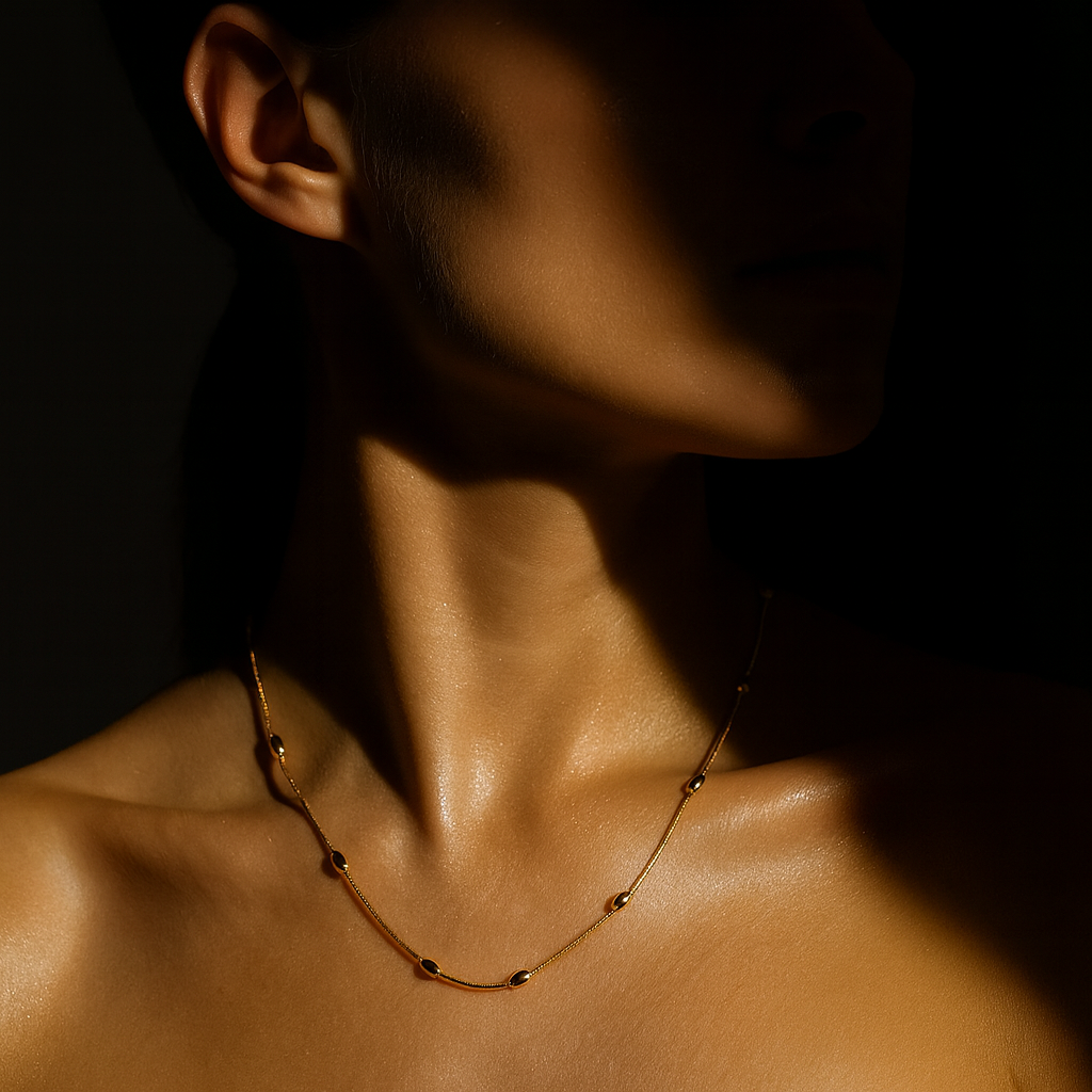 Colar Dourado com Contas Pequenas