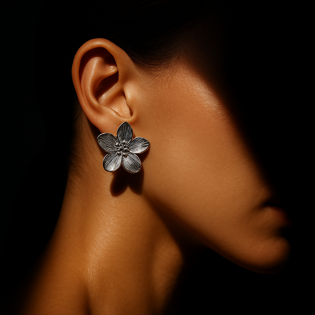Brincos Prateados Flor Texturizada