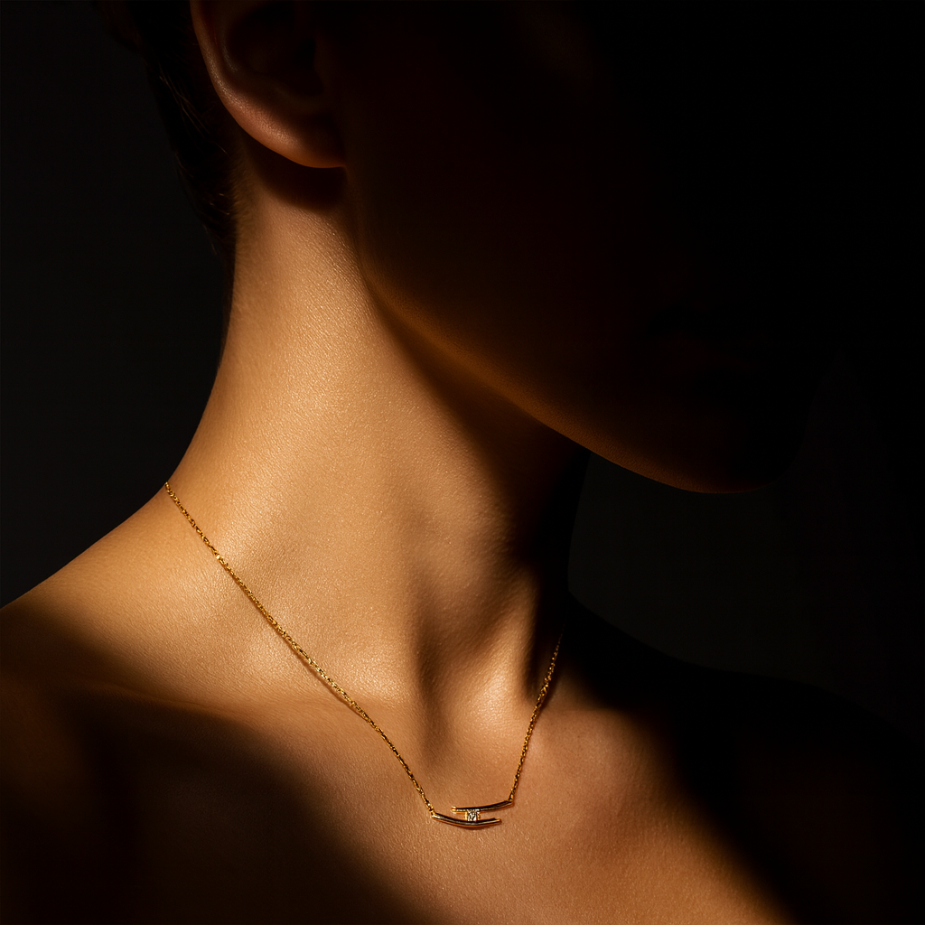 Colar Dourado Desencontrado com Zircónia