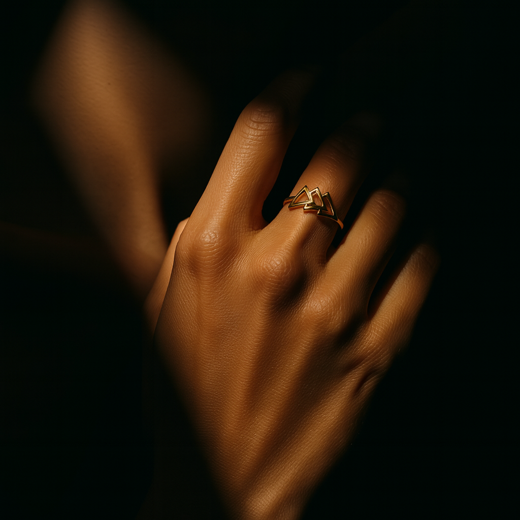 Anel Triângulos Dourado