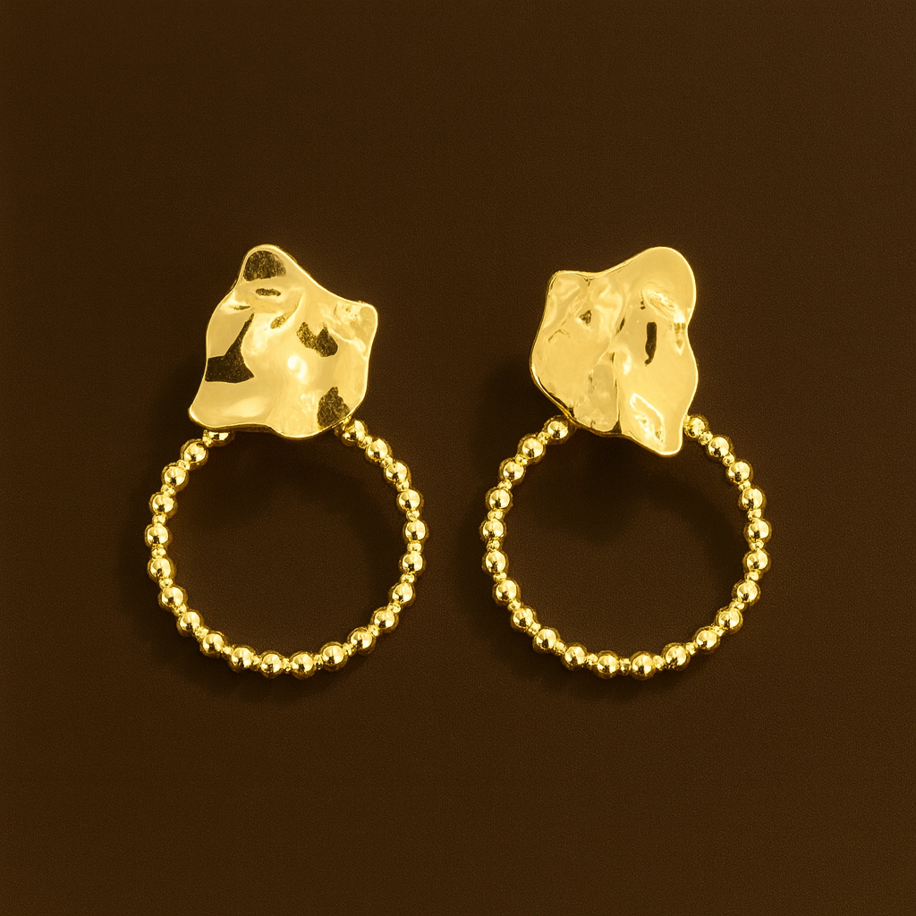 Brincos Dourados Irregulares com Círculo Trabalhado